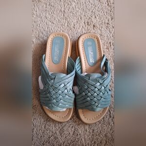 Deer Stags SLIP ON Size 8